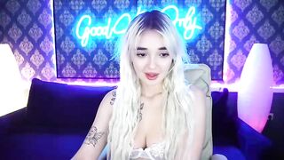 TrixieHey webcam video 251220231856 I want to lick your pussy