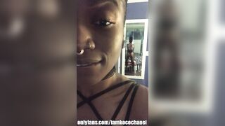 Ebony Callgirl Shows Butt