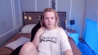 BeckyandUno 2024-02-19 0230 webcam video