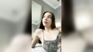 MollyYates webcam video 2203241909 flamboyant live performing cam girl