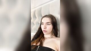 MollyYates 2024-04-04 1120 webcam video