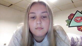 candy_cloudsx 2024-04-19 1928 webcam video