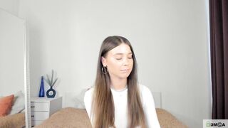 violetta_finch 2024-05-01 1128 webcam video