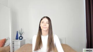 violetta_finch 2024-05-01 1128 webcam video