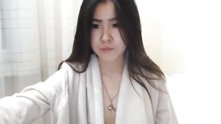 sexy korean girl squirts on cam