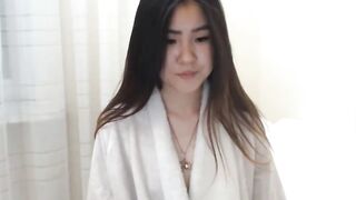 sexy korean girl squirts on cam