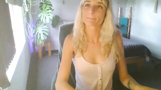 deliciousmonster30 2024-05-24 1052 webcam video