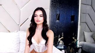 JasmineHille 2024-06-04 2332 webcam video