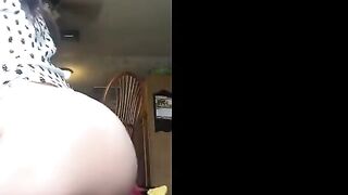 Petite Girl Masturbates on Webcam