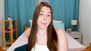 EllisaBratz cam video -stunning camgirl knows exactly how to make any guy cum for a minute Li-In 051121