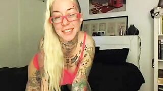 Blonde Webcam Girl With Big Tits Plays With Herself