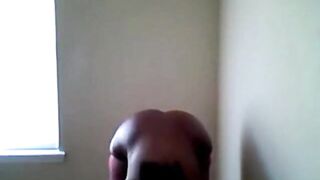 Black MILF Dances Naked and Shows Off Her Big Booty on Webcam