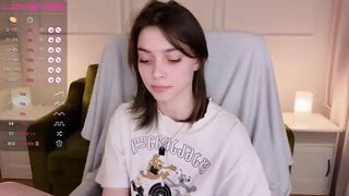 lily_ewing 2023-04-17 2029 webcam video