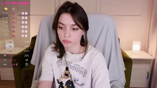 lily_ewing 2023-04-17 2029 webcam video