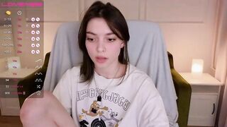 lily_ewing 2023-04-17 2029 webcam video