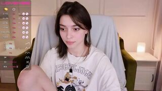 lily_ewing 2023-04-17 2029 webcam video